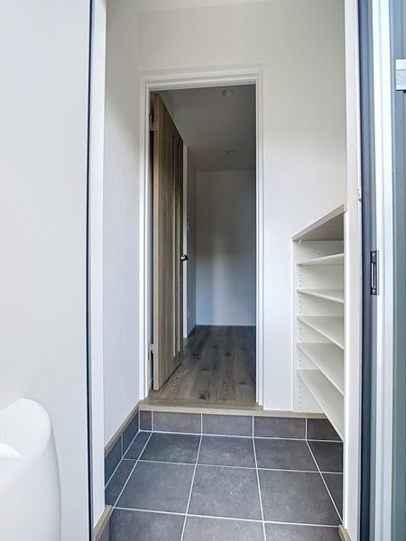 グリューン Sの玄関