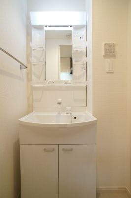 リブリ・リヴィエール北戸田の独立洗面台