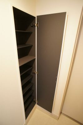 リブリ・リヴィエール北戸田の玄関