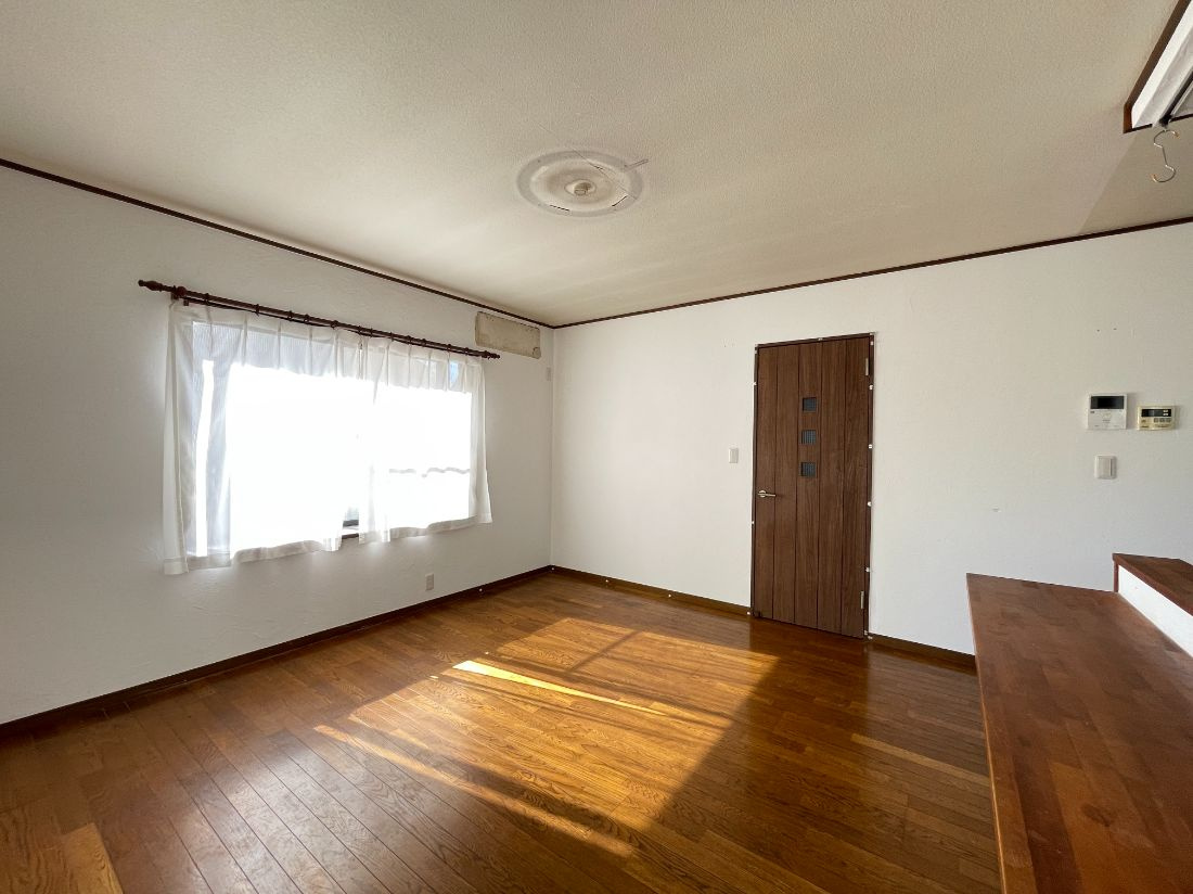 日の出町平井　中古戸建の居間・リビング
