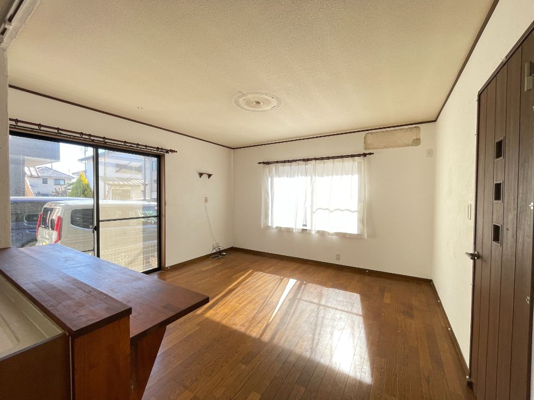 日の出町平井　中古戸建の居間・リビング