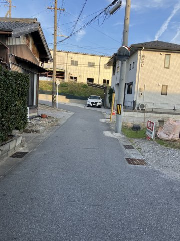 高浜市二池町の前面道路含む現地写真|北側道路