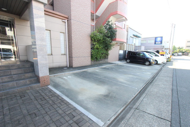 グランシャリオの駐車場