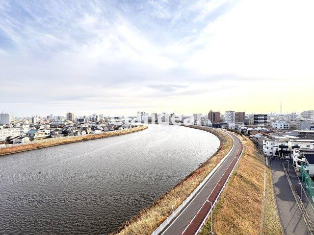 ニューハイツ中川の展望|駅近の利便性と落ち着いた住環境が調和した、暮らしやすさ重視のマンション。
シンプルな管理体制と穏やかな住環境が、日々の暮らしに安心をもたらしてくれます。