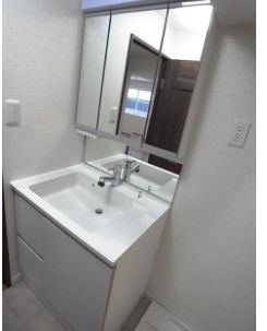 【独立洗面台】 | YDビルディング | 独立洗面台、小物を置くことができて便利です