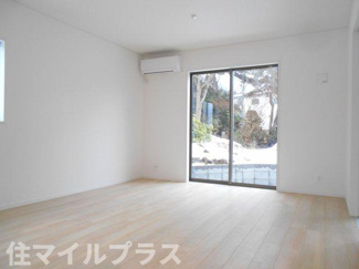 【居間・リビング】 | 会津若松市門田町黒岩新築一戸建て4棟 | ゆったり過ごせるリビングです