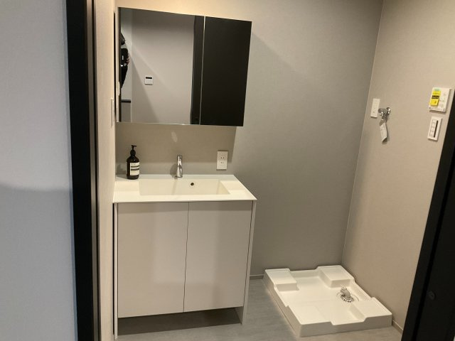 和泉市桑原町のハイツの洗面所|使いやすい洗面所です