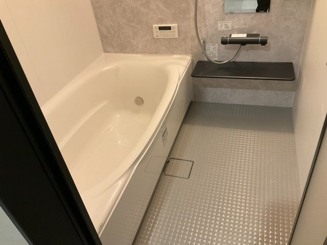 和泉市桑原町のハイツの浴室|コンパクトで使いやすいお風呂です