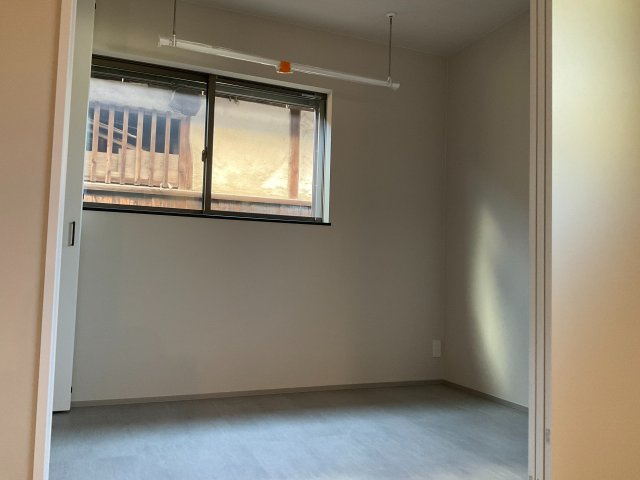 和泉市桑原町のハイツの内装|明るい室内です