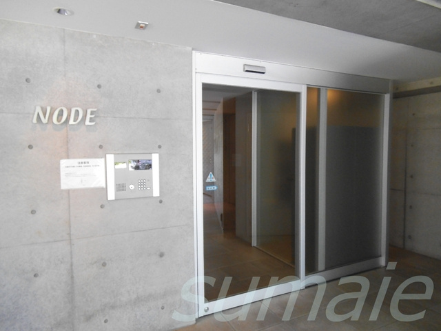 プライムアーバン浮間公園のセキュリティ|オートロック付の入口です♪