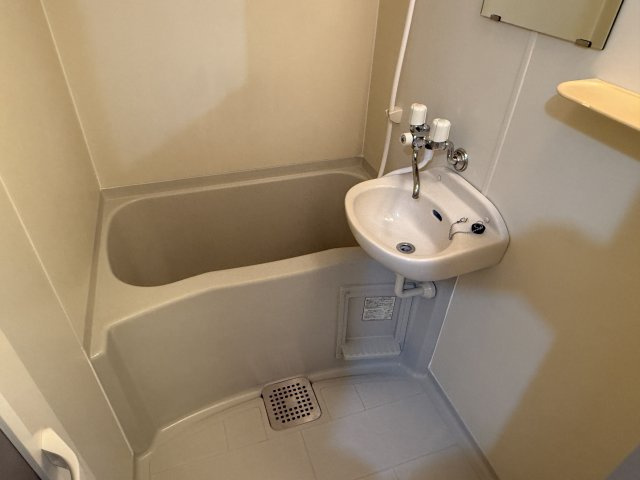 メゾン沖田の浴室|同建物別室参考写真