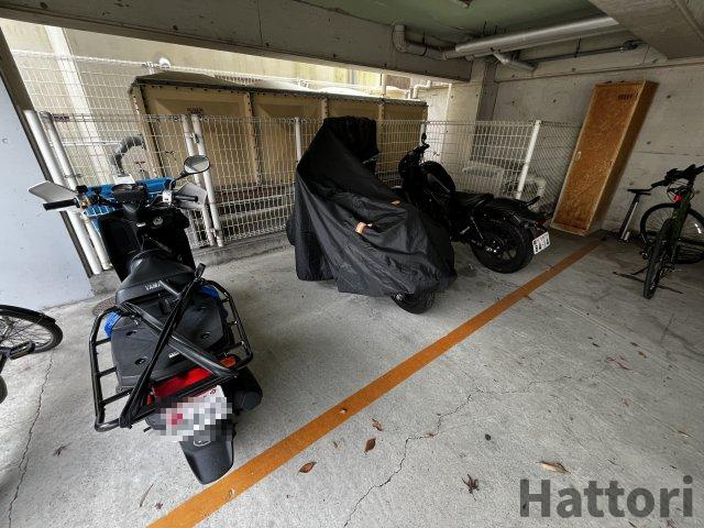 ユキ千里山西の駐車場