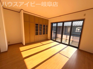 【洋室】 | 岐阜市粟野台！敷地広々73坪！7SLDKのお家です♪お車スペース3台可能！オール電化住宅！ | 岐阜市粟野台！敷地広々73坪！7SLDKのお家です♪お車スペース3台可能！オール電化住宅！