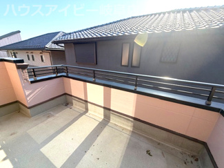 【バルコニー】 | 岐阜市粟野台！敷地広々73坪！7SLDKのお家です♪お車スペース3台可能！オール電化住宅！ | 岐阜市粟野台！敷地広々73坪！7SLDKのお家です♪お車スペース3台可能！オール電化住宅！