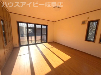 【洋室】 | 岐阜市粟野台！敷地広々73坪！7SLDKのお家です♪お車スペース3台可能！オール電化住宅！ | 岐阜市粟野台！敷地広々73坪！7SLDKのお家です♪お車スペース3台可能！オール電化住宅！