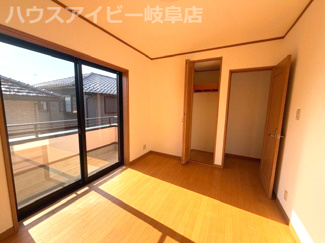 【洋室】 | 岐阜市粟野台！敷地広々73坪！7SLDKのお家です♪お車スペース3台可能！オール電化住宅！ | 岐阜市粟野台！敷地広々73坪！7SLDKのお家です♪お車スペース3台可能！オール電化住宅！