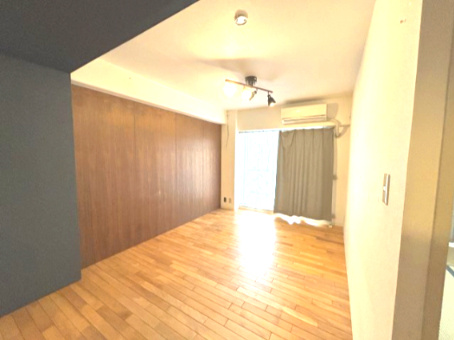 西大路ガーデンハイツの居間・リビング