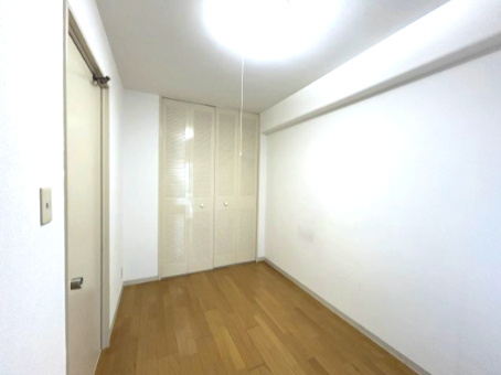 西大路ガーデンハイツの洋室