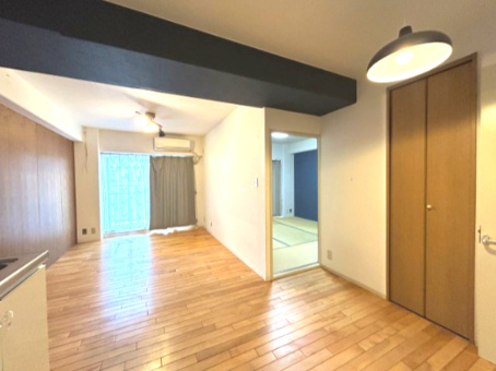 西大路ガーデンハイツの居間・リビング