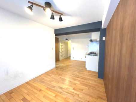 西大路ガーデンハイツの居間・リビング