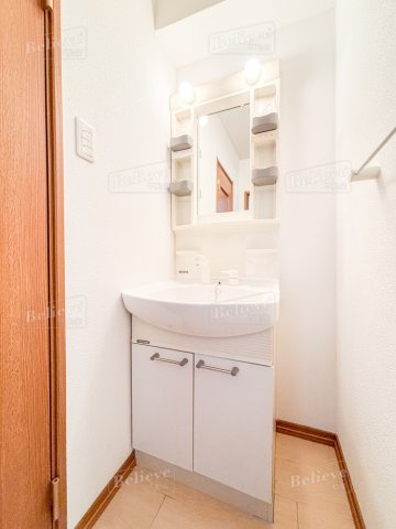 組坂ビルNo8の洗面所|広い洗面スペースです★