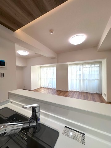 グリーンパーク第16綾瀬の居間・リビング|ドキドキの新生活も、安心してスタート。ぴったりの住まいを見つけませんか？クランディアが一緒に住まい選びをサポートします‼　まずは、お気軽にお問合せください　＃クランディア