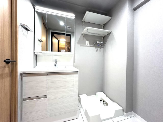 グリーンパーク第16綾瀬の独立洗面台|ドキドキの新生活も、安心してスタート。ぴったりの住まいを見つけませんか？クランディアが一緒に住まい選びをサポートします‼　まずは、お気軽にお問合せください　＃クランディア