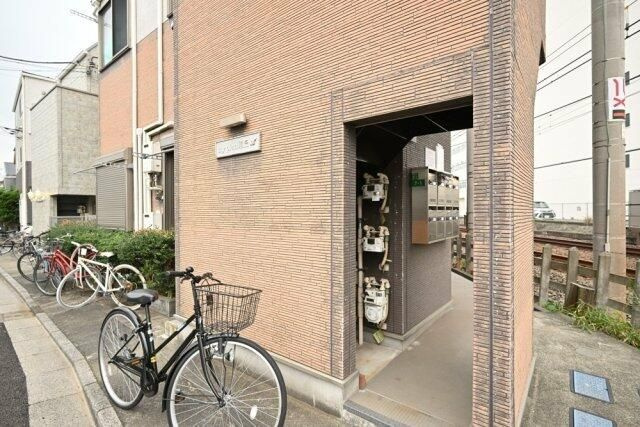 マイプラン旭丘Ａ棟のエントランス|ゆとりのあるエントランスです