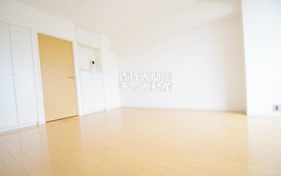 【洋室】 | サーティーフォービル | ゆったりした明るい洋室