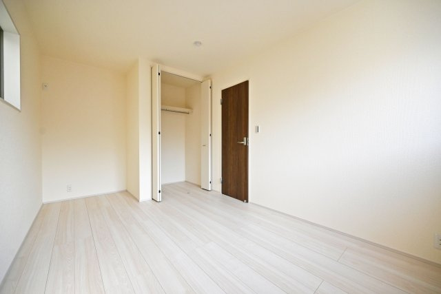 リーブルガーデン尼崎市大島1丁目新築一戸建の収納|-洋室6.7帖(2F)-