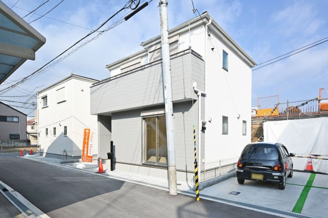 リーブルガーデン尼崎市大島1丁目新築一戸建の外観|小学校やスーパーが近くて暮らしやすい立地。設計性能評価＋建設性能評価7項目取得で暮らし安心。皆様からのご連絡を心よりお待ちしております。