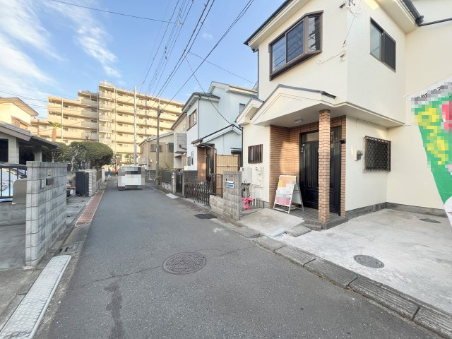 所沢市けやき台中古戸建の前面道路含む現地写真|前面道路含む現地写真です