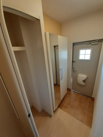 サンリット・カーサの玄関|シューズボックス付きの玄関です★