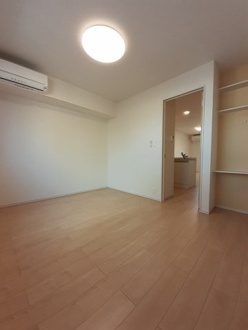 サンリット・カーサの寝室|ウォークインクローゼット付の寝室です☆