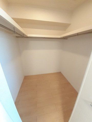 サンリット・カーサの収納|ウォークインクローゼットなので収納豊富です☆