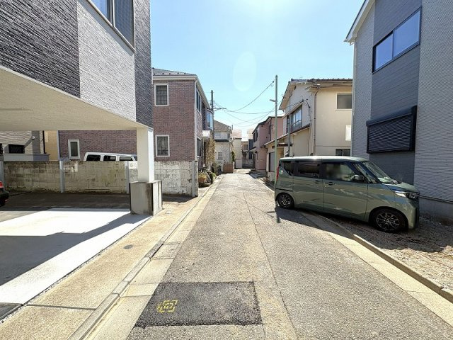 【前面道路含む現地写真】 | 練馬区西大泉4丁目　新築一戸建住宅　全2棟　(保谷店) | 公園にも近く、豊かな落ち着いた住環境です。
