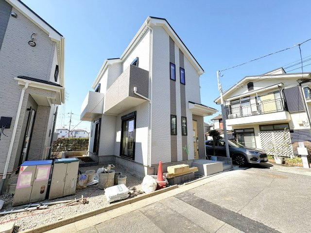 【外観】 | 練馬区西大泉4丁目　新築一戸建住宅　全2棟　(保谷店) | 食洗機付システムキッチン、浴室乾燥機など暮らしに便利な設備仕様も充実。