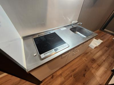 クレア・ラ・クーオのキッチン|
