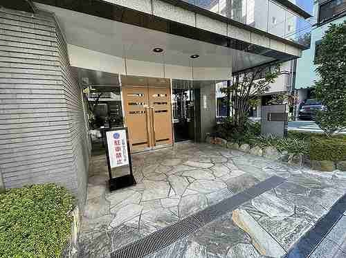 コスモ西尾久のエントランス