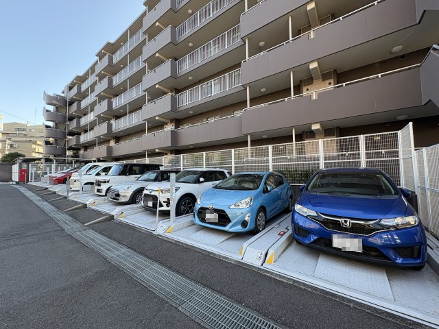 メイツ戸田公園の駐車場