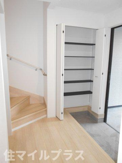 【玄関】 | 会津若松市南千石町新築一戸建て3棟 | シンプルで使いやすい玄関です