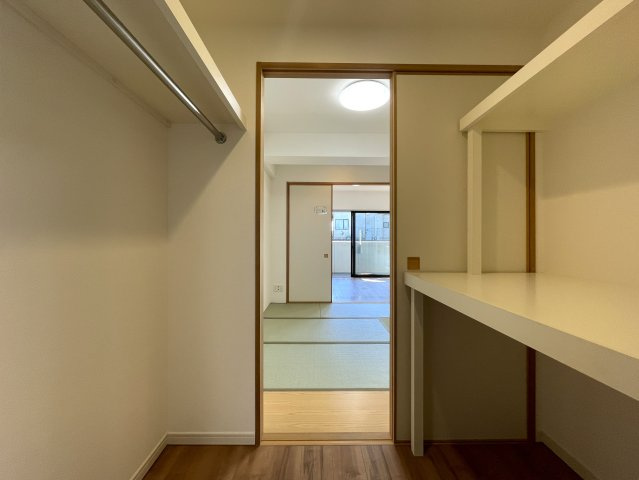 今の時代にふさわしきマンションはココ！太陽光売電、蓄電池も備えた駐車場確保の『レーベンリヴァーレ横濱鶴ケ峰ヒルズ』リノベーション！ペットも飼えるよ♪の収納|こまごまとしたものを収納できそうですね