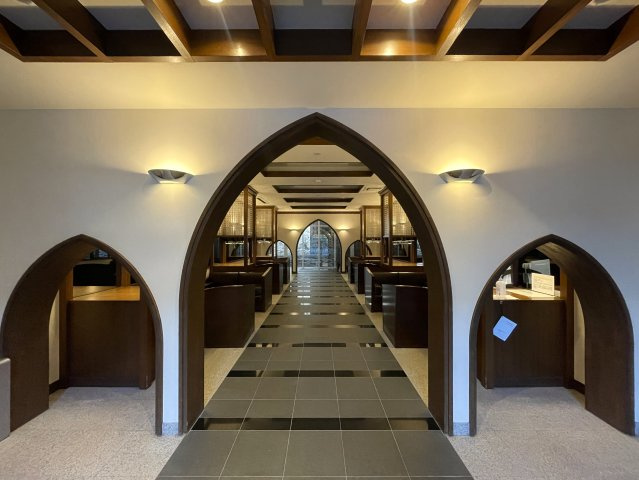 今の時代にふさわしきマンションはココ！太陽光売電、蓄電池も備えた駐車場確保の『レーベンリヴァーレ横濱鶴ケ峰ヒルズ』リノベーション！ペットも飼えるよ♪のエントランス|ゆとりのあるエントランスです