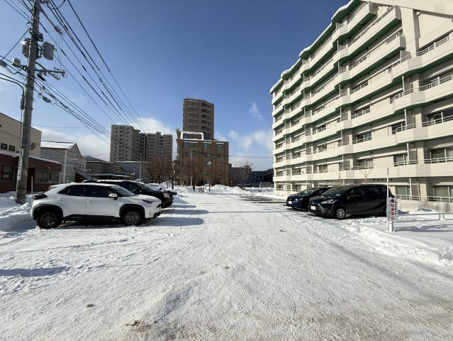 グリーンコーポ豊平の駐車場