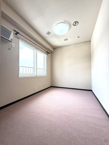 リラハイツ平岸の洋室