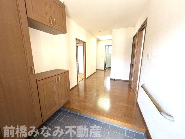 【中古平屋】前橋市昭和町　２LDK＋Sの玄関|明るい玄関です