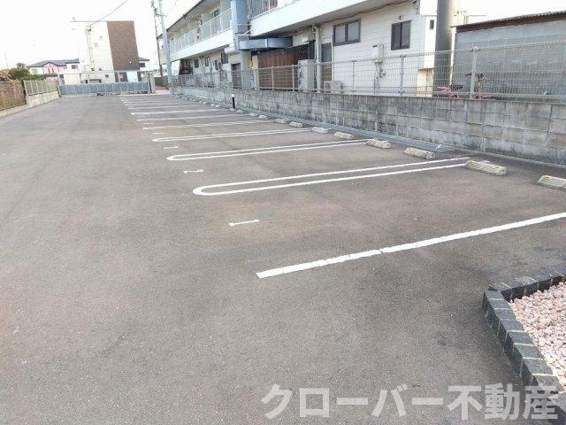 クレイノ茂木２の駐車場