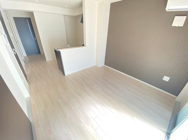【居間・リビング】 | ※同タイプの写真となります。
