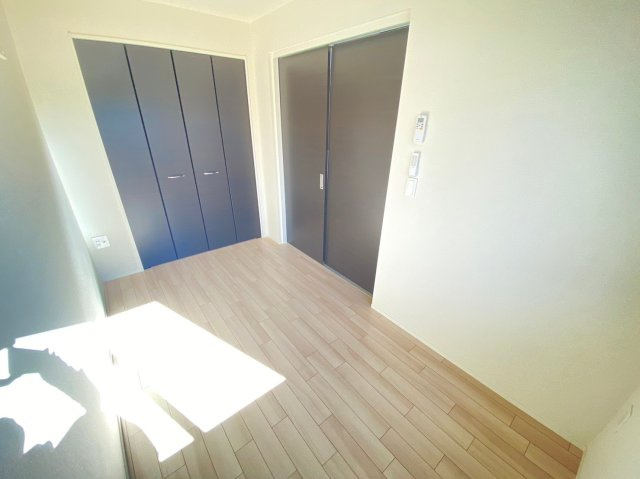 【寝室】 | ※同タイプの写真となります。