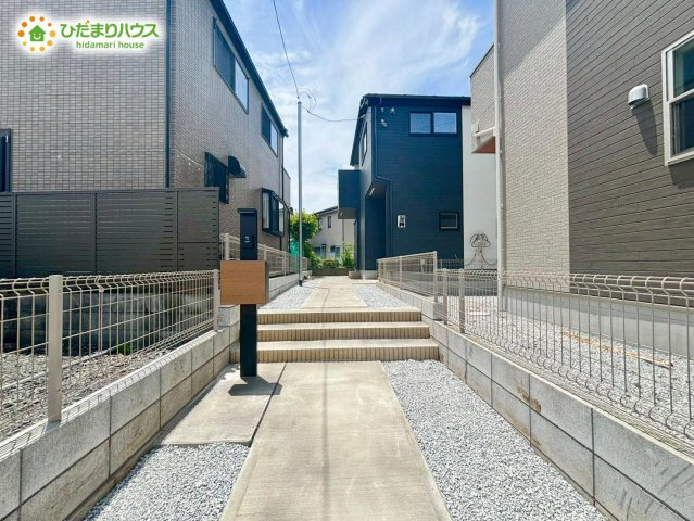 野田市第1桜台　新築戸建　2号棟の玄関|敷地が奥まっているため、子供の飛び出し事故が少なく安全性が高いお家です(*´▽｀*)